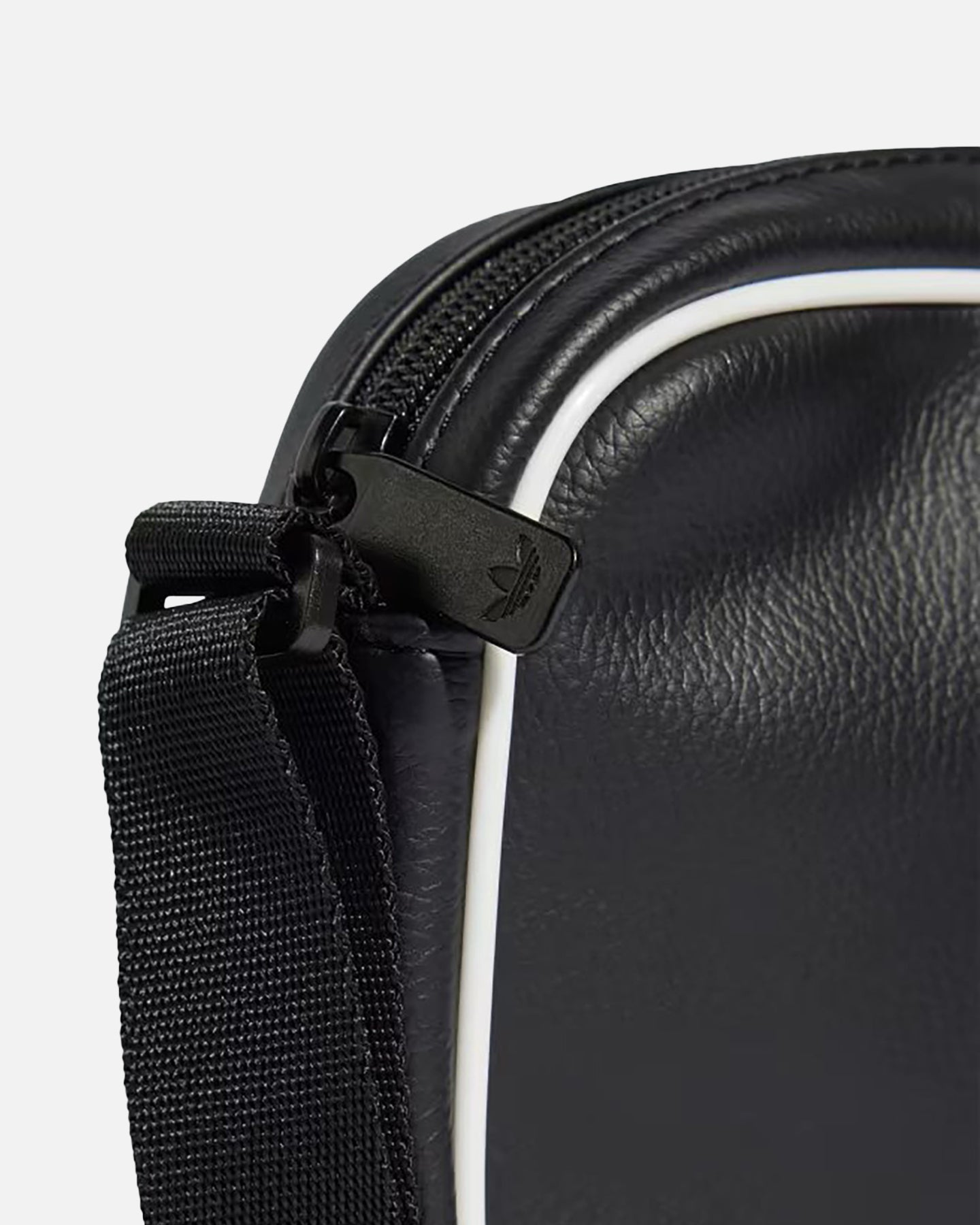 Adidas Adicolor Classic Mini Airliner Bag Black